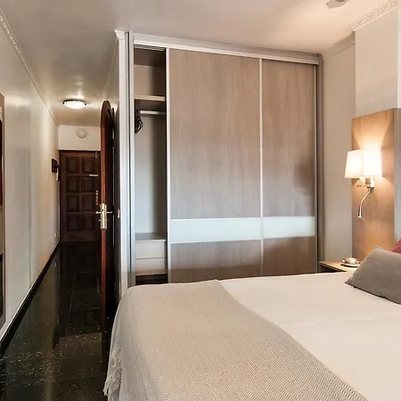 アパート Don Carlos *